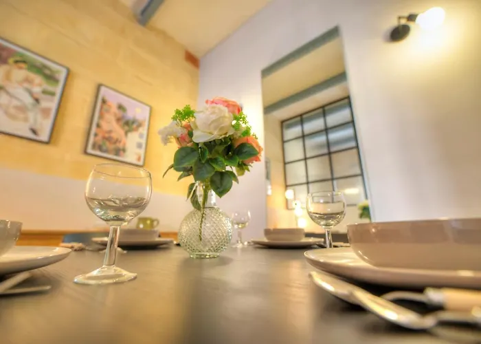 Beautifully Furnished Flat In The City Center Jbal1-1
