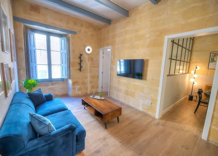 Beautifully Furnished Flat In The City Center Jbal1-1